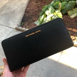 Michael Kors jet set travel Continental Wallet